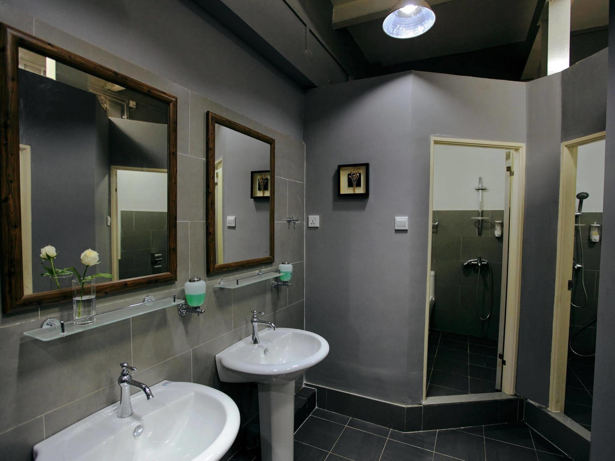 Four Rivers Youth Hostel Yangon Bagian luar foto