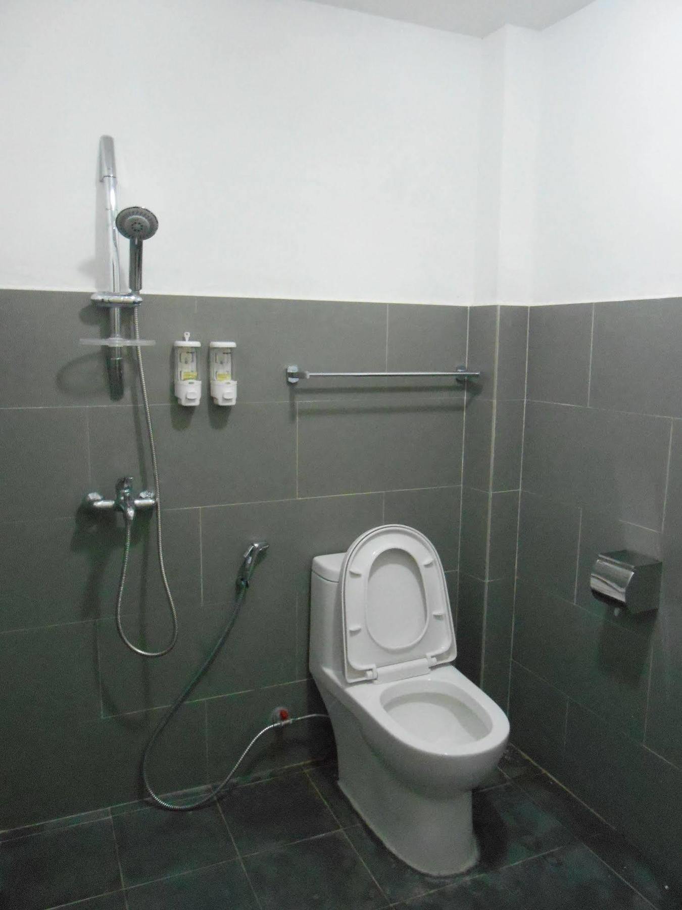 Four Rivers Youth Hostel Yangon Bagian luar foto