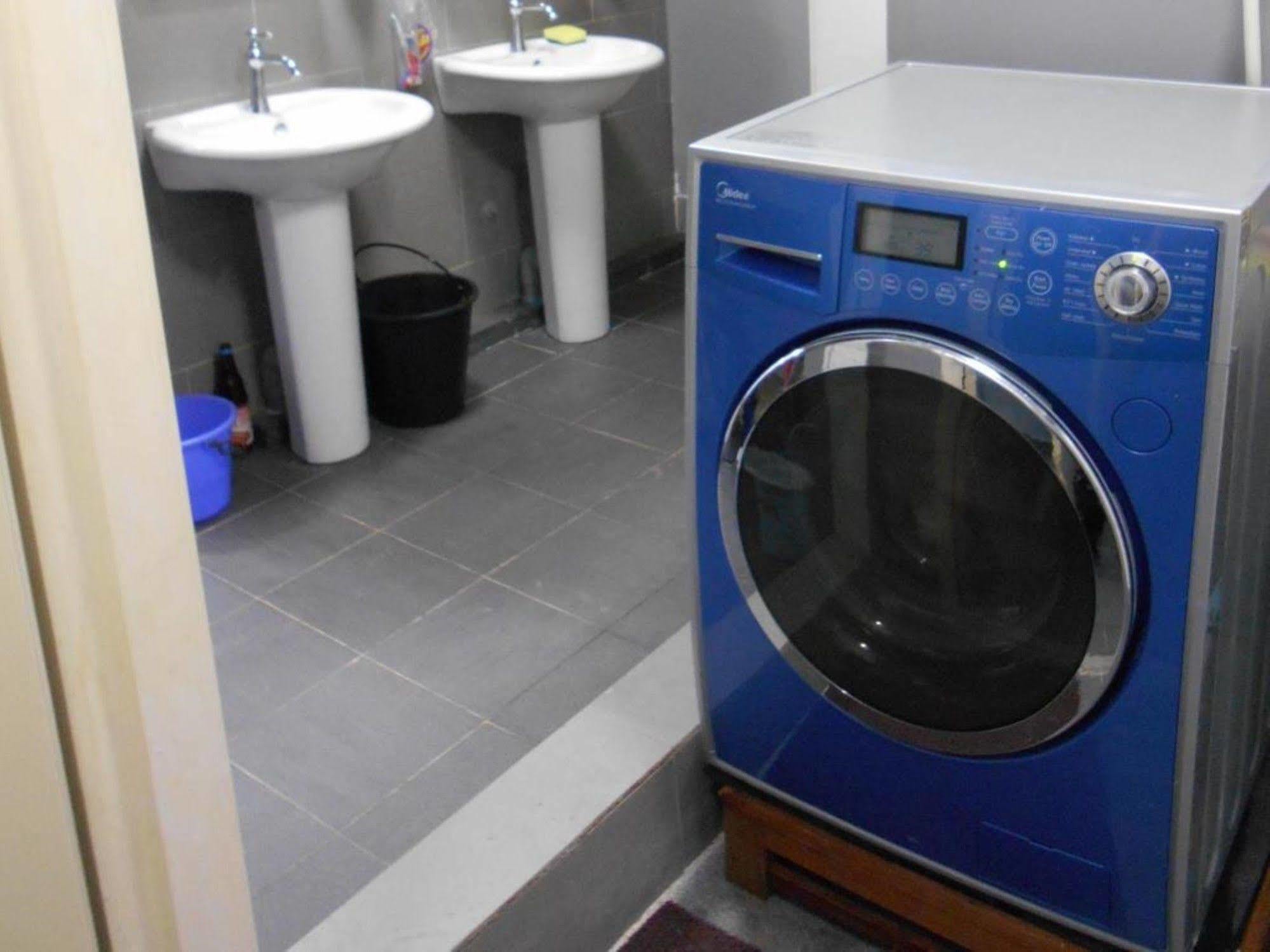 Four Rivers Youth Hostel Yangon Bagian luar foto