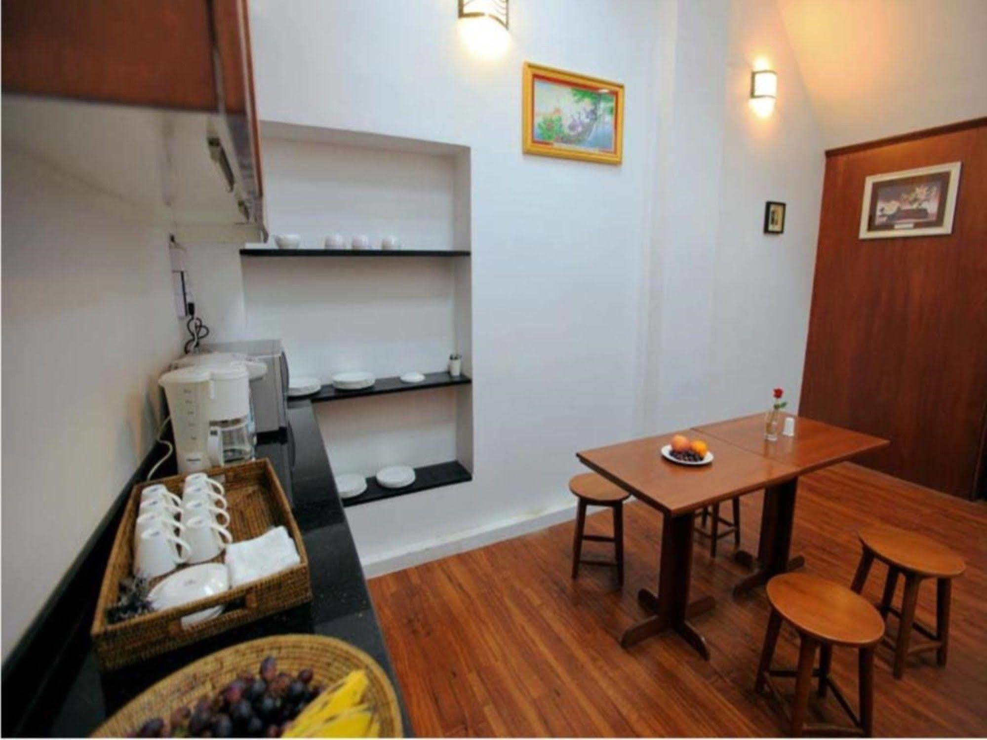 Four Rivers Youth Hostel Yangon Bagian luar foto